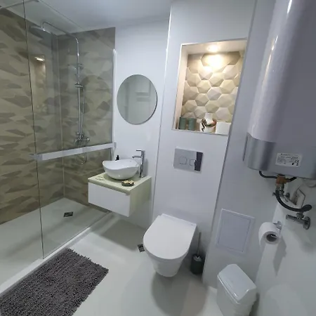 Balkan Tower Deluxe דירה